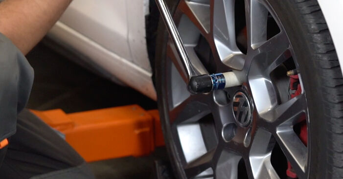 Cómo reemplazar Bieletas de Suspensión en un SEAT Leon Furgón / Hatchback (5F1) 1.6 TDI 2013 - manuales paso a paso y guías en video