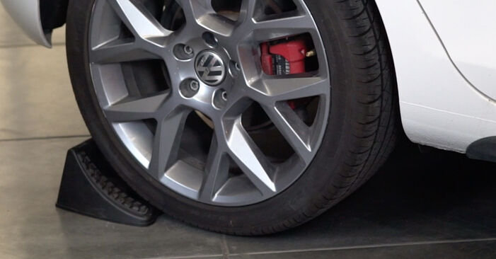 Ako vymeniť Rameno Zavesenia Kolies na Audi A1 8x 2010 – bezplatné PDF a video návody.