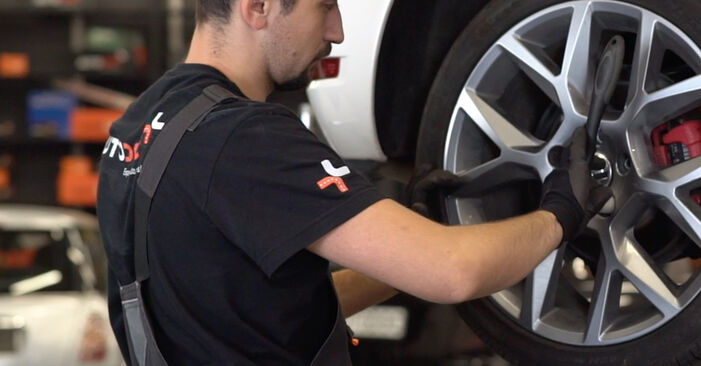 Audi A1 Sportback 8x 1.2 TFSI 2013 Querlenker wechseln: Kostenfreie Reparaturwegleitungen