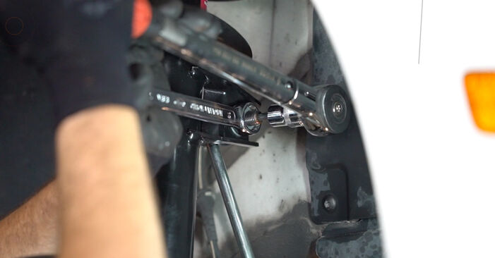 Hinweise des Automechanikers zum Wechseln von VW Golf VI Variant (AJ5) 1.4 TSI 2013 Domlager