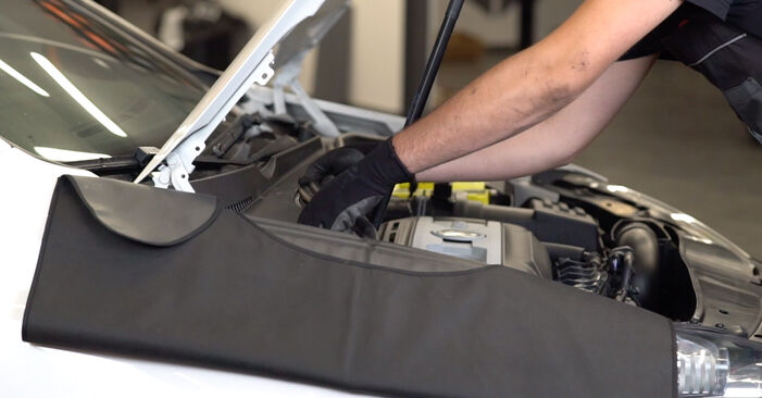 Cik grūti ir veikt Amortizatoru Atbalsta Gultņi nomaiņu VW Tiguan 5N 2.0 TDI 2013 - lejupielādējiet ilustrētu ceļvedi