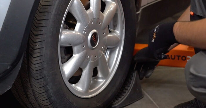 MINI Cabrio 1.6 Cooper S Fékbetét cseréje: online leírások és videó-útmutatók