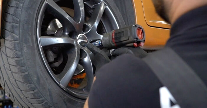 Wie man CITROËN DS3 Cabriolet 1.6 HDi 90 2014 Bremsscheiben austauscht - Schrittweise Handbücher und Videowegleitungen