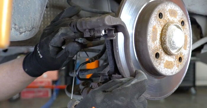 PEUGEOT 208 1.6 Wheel Bearing replacement: online guides and video tutorials