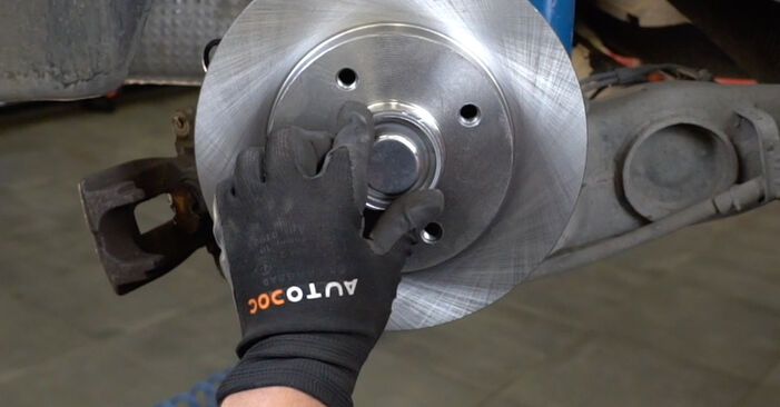 Wie schmierig ist es, selber zu reparieren: Radlager beim Peugeot 307 CC 2.0 HDi 135 2009 wechseln – Downloaden Sie sich Bildanleitungen
