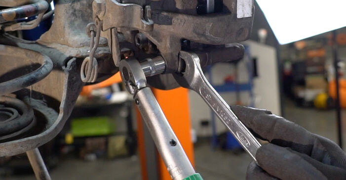 Priporočila korakov za DIY zamenjavo Citroen DS3 Cabrio 2014 1.2 THP 110 Kolesni lezaj
