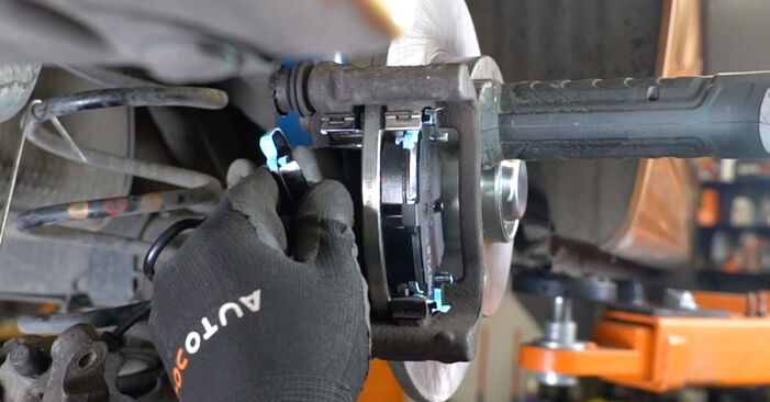 How to change Wheel Bearing on CITROËN C4 CACTUS 2015 - tips and tricks