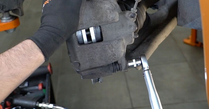 Trinn-for-trinn anbefalinger for hvordan du kan bytte Peugeot 207 cc 2011 1.6 16V Bremseklosser selv