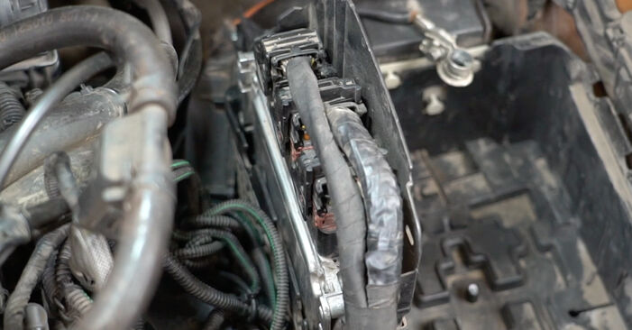 Wie Thermostat beim Citroën C4 Mk1 2004 gewechselt werden - Unentgeltliche PDF- und Videoanweisungen