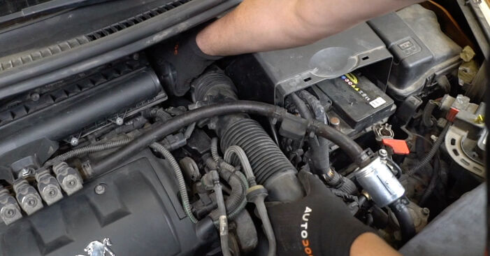 Wie lange braucht der Teilewechsel: Thermostat am Peugeot 308 CC 2010 - Einlässliche PDF-Wegleitung