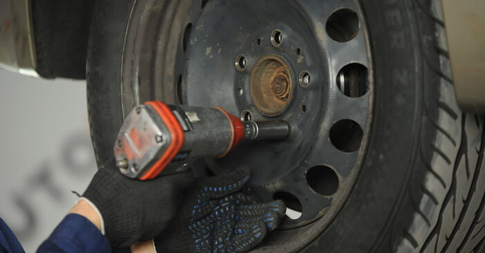 BMW E81 120 d 2008 Stoßdämpfer wechseln: Gratis Reparaturanleitungen