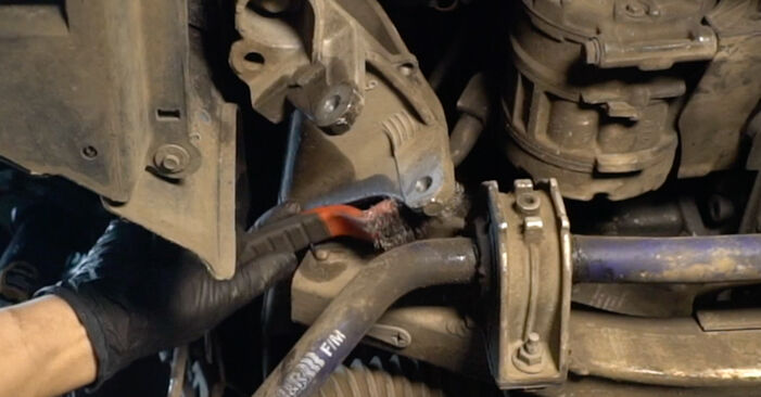 Wie kompliziert ist es, selbst zu reparieren: Stoßdämpfer am BMW E61 530 xd 2010 ersetzen – Laden Sie sich illustrierte Wegleitungen herunter