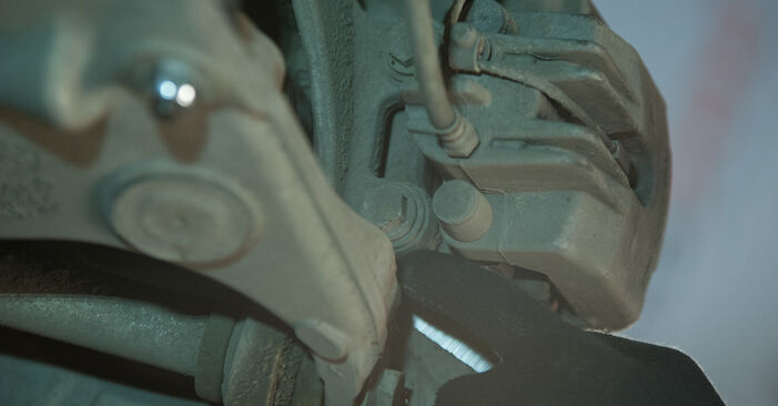 Wie schmierig ist es, selber zu reparieren: Radlager beim BMW E39 525i 2.5 2001 wechseln – Downloaden Sie sich Bildanleitungen