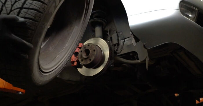BMW Z8 4.9 Brake Pads replacement: online guides and video tutorials