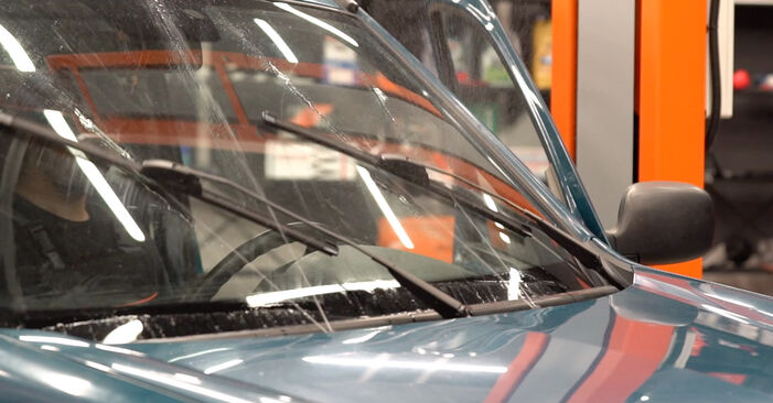 Cik grūti ir veikt Stikla tīrītāja slotiņa nomaiņu Nissan Kubistar Van X80 1.4 2009 - lejupielādējiet ilustrētu ceļvedi
