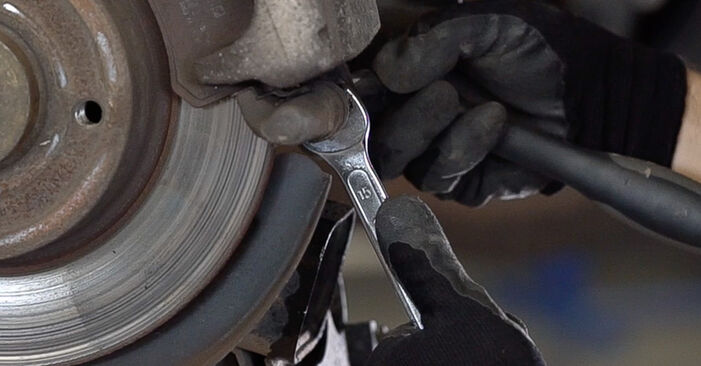 Wie kompliziert ist es, selbst zu reparieren: Bremsbeläge am Nissan Micra K12 1.2 16V 2008 ersetzen – Laden Sie sich illustrierte Wegleitungen herunter