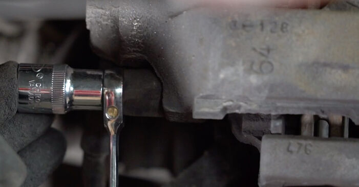 Wie schmierig ist es, selber zu reparieren: Bremsscheiben beim BMW E36 Cabrio 323 i 1999 wechseln – Downloaden Sie sich Bildanleitungen