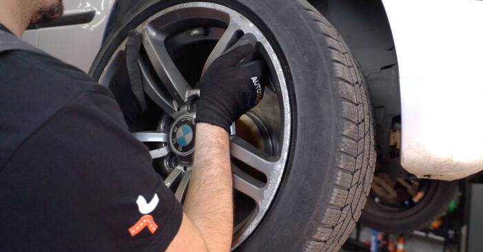 Hvordan man udskifter Bremseklodser på BMW Z4: hent PDF manualer og video instruktioner