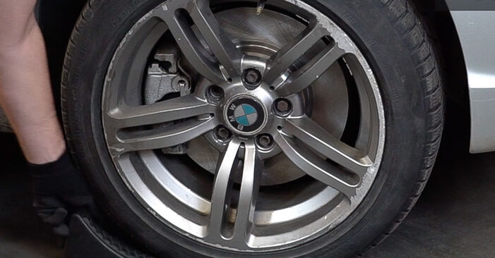 Cum să mentenanța Arc spirala BMW 3 Compact (E46) 316ti 1.8 2002 – manualele pas cu pas și ghidurile video