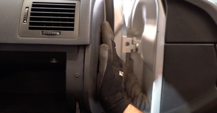 Austauschen Anleitung Innenraumfilter am VW Polo 9n Limousine 2003 1.9 TDI selbst