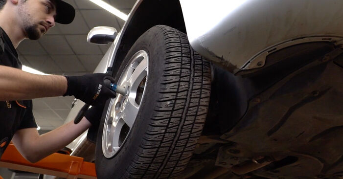 Changing Brake Discs on VW Polo Saloon (9N4) 1.4 TDi 2005 by yourself