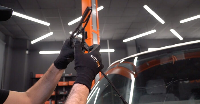 Changing Wiper Blades on VW PASSAT (315, 3A5) 1.9 TD 1991 by yourself