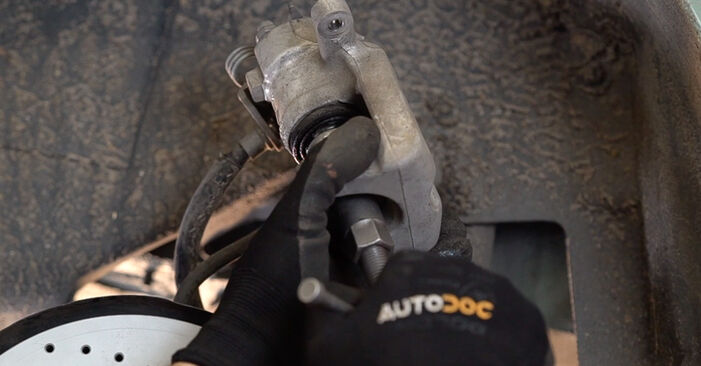 Wie kompliziert ist es, selbst zu reparieren: Bremsscheiben am Fiat Cinquecento 170 0.9 i.e. S 1997 ersetzen – Laden Sie sich illustrierte Wegleitungen herunter