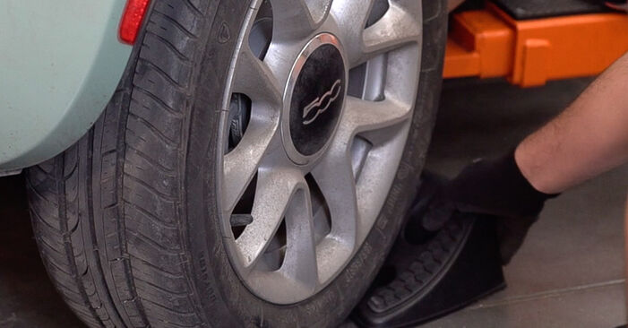 Come smontare Pastiglie dei freni FIAT 500 1.3 D Multijet (312CXB1A) 2013 - istruzioni online facili da seguire