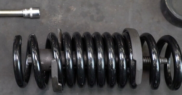 Changing Springs on MERCEDES-BENZ W124 Coupe (C124) 300 CE 3.0 1990 by yourself