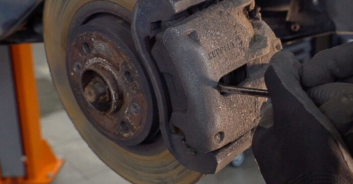 Wie problematisch ist es, selber zu reparieren: Bremsbeläge beim Renault Twingo 2 1.2 Turbo 2013 auswechseln – Downloaden Sie sich bebilderte Tutorials