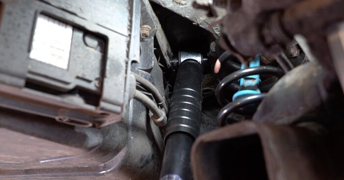 Step-by-step recommendations for DIY replacement Megane 2 CC 2008 1.5 dCi Shock Absorber