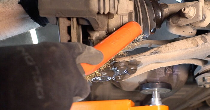 Stoßdämpfer Peugeot 208 Kastenwagen 1.4 HDi 68 (CR8HR0) 2014 wechseln: Kostenlose Reparaturhandbücher