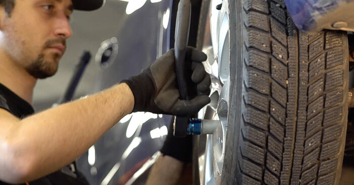 Reemplace Amortiguadores en un Peugeot 208 Furgón 2022 1.6 BlueHDi 75 usted mismo