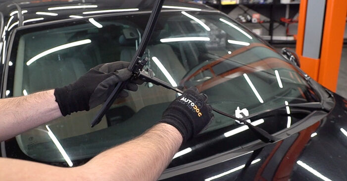 Changing Wiper Blades on ALFA ROMEO 159 (939) 2.2 JTS (939AXB1B, 939AXB11) 2008 by yourself