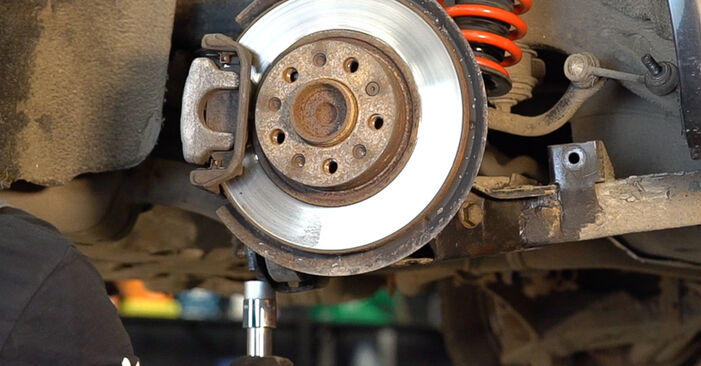 Wie schmierig ist es, selber zu reparieren: Stoßdämpfer beim Alfa Romeo 159 939 1.9 JTS (939AXA1B) 2011 wechseln – Downloaden Sie sich Bildanleitungen