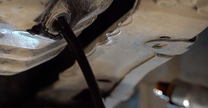 TOYOTA CAMRY 2013 Ölfilter Schrittweise Anleitungen zum Wechsel von Autoteilen