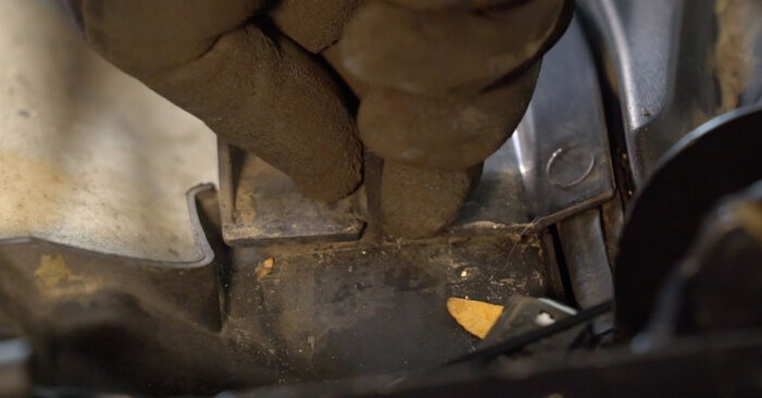 Wie schmierig ist es, selber zu reparieren: Zündkerzen beim BMW F11 520 d xDrive 2015 wechseln – Downloaden Sie sich Bildanleitungen