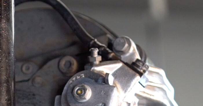Slik skifte VW POLO 1.2 TSI 2013 Bremsecaliper – enkle instruksjoner på nettet som er lette å følge