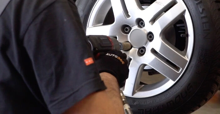 Смяна на Seat Ibiza 6j Комби 1.6 TDI 2012 Спирачен апарат: безплатни наръчници за ремонт
