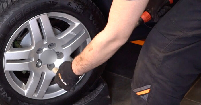 Tauschen Sie Bremssattel beim SEAT Ibiza IV ST (6J8, 6P8) 1.2 TSI 2013 selbst aus