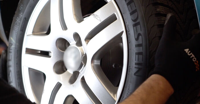 Cómo reemplazar Pinzas de Freno en un SKODA Rapid Hatchback (NH3) 1.6 TDI 2013 - manuales paso a paso y guías en video