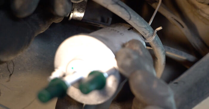 Πόσο διαρκεί η αντικατάσταση: Φίλτρο καυσίμων στο VW TARO - ενημερωτικό εγχειρίδιο PDF