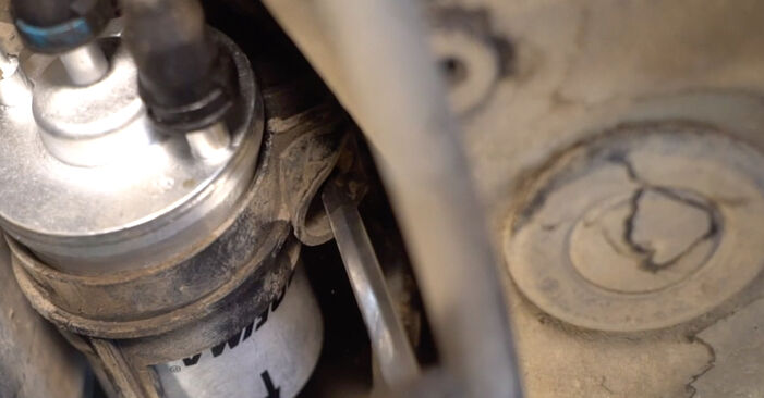 PORSCHE 911 3.4 Carrera Kraftstofffilter austauschen: Tutorials und Video-Anweisungen online