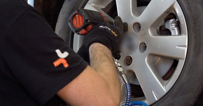 Wie man Bremssattel am AUDI TT Coupe (8J3) 2011 wechselt – Laden Sie sich PDF-Wegleitungen und Videoanweisungen herunter