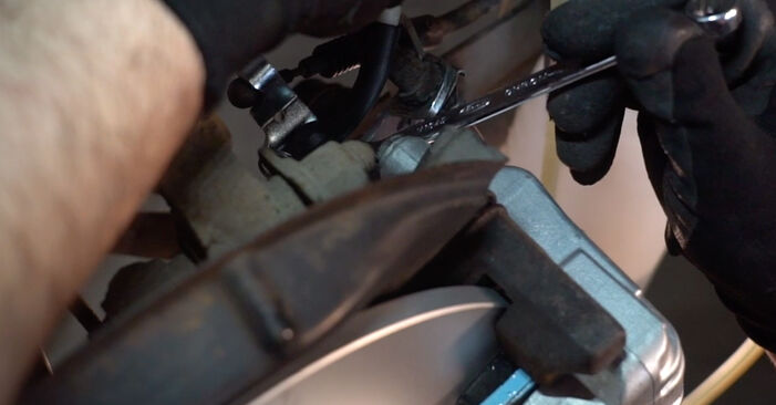 Hinweise des Automechanikers zum Wechseln von AUDI TT Roadster (8J9) 2.0 TTS quattro 2013 Bremssattel