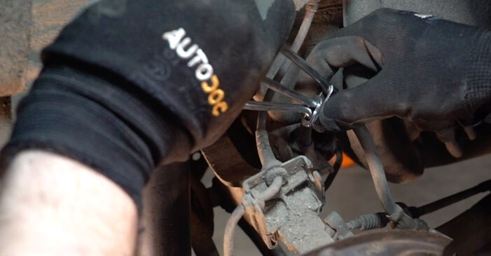 Kā noņemt AUDI TT 3.2 V6 quattro 2011 Bremžu suports - viegli izpildāmas tiešsaistes instrukcijas