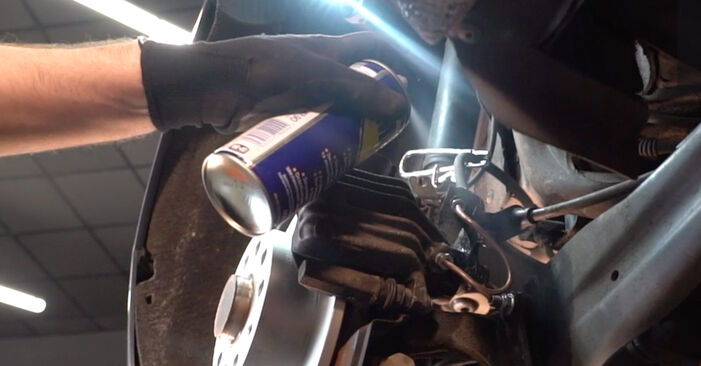 Wie kompliziert ist es, selbst zu reparieren: Bremssattel am Skoda Superb 3t5 3.6 V6 4x4 2015 ersetzen – Laden Sie sich illustrierte Wegleitungen herunter