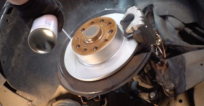 Changing Brake Calipers on VW GOLF PLUS (5M1, 521) 1.6 2008 by yourself