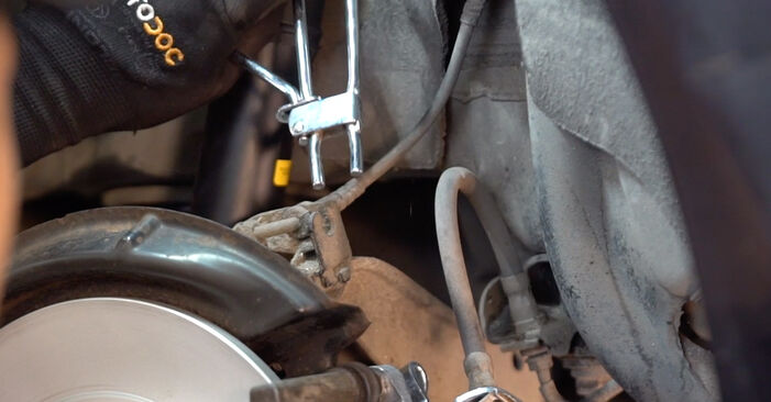 Bremssattel beim VW JETTA 1.4 TSI 2006 selber erneuern - DIY-Manual