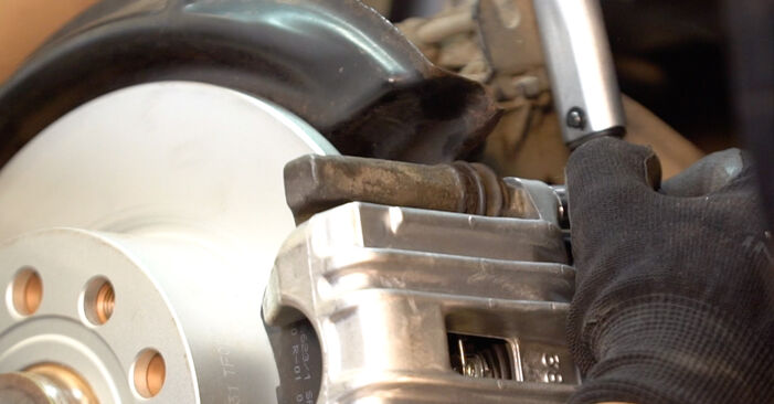 Hvordan man udskifter VW EOS Bremsekaliber - trin-for-trin manualer og video vejledninger